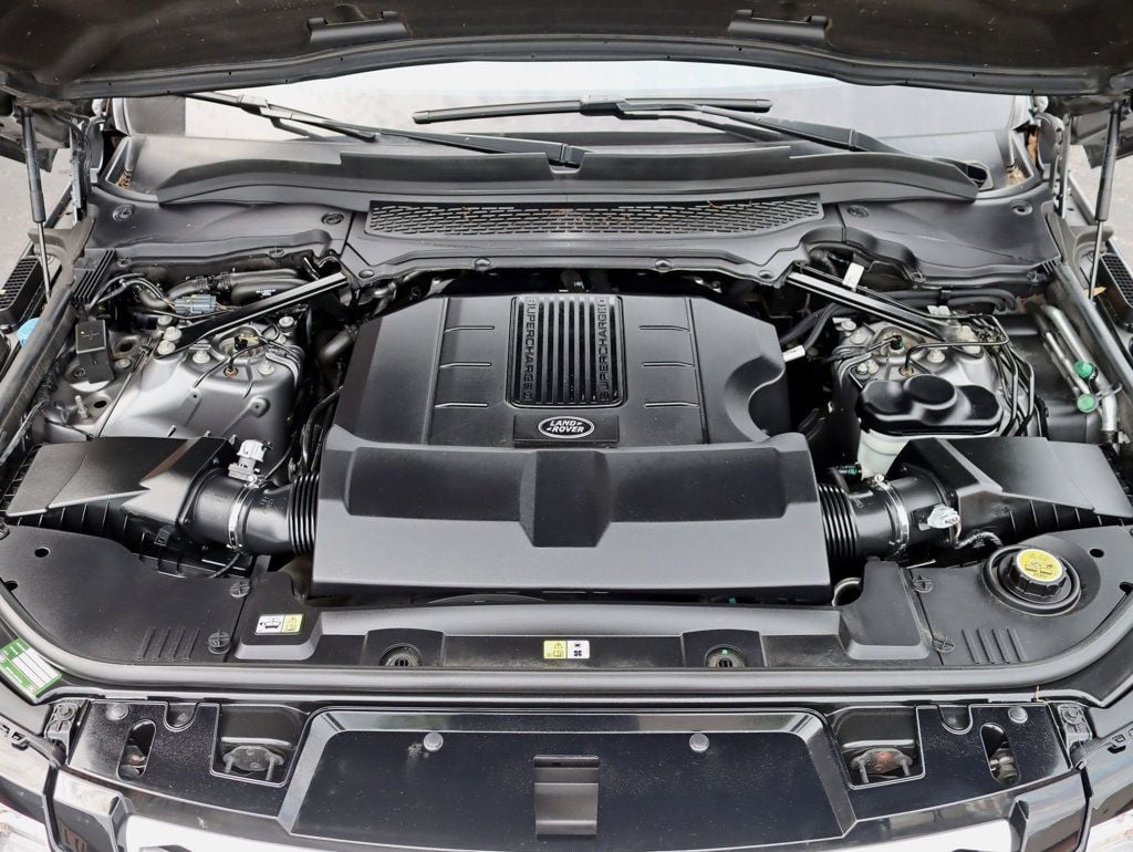 2017 Land Rover Range Rover Sport SuperCharged photo 35