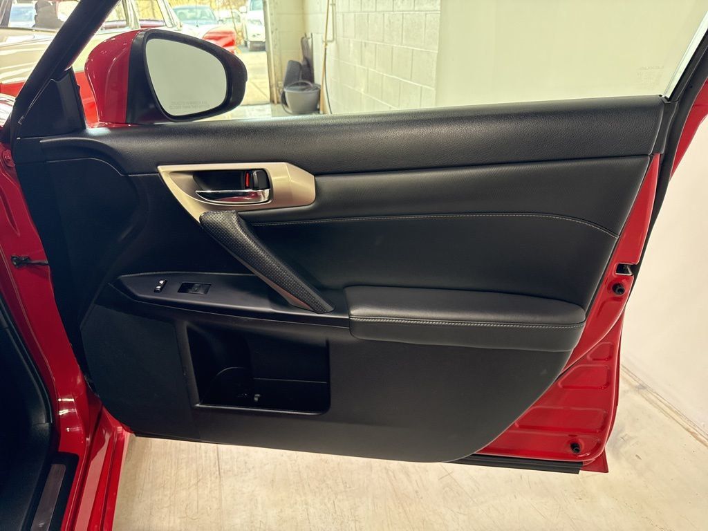 2017 Lexus CT CT 200h FWD - 22990398 - 46