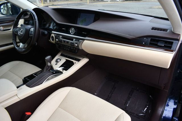 2017 Lexus ES ES 350 Sedan - 22971259 - 30