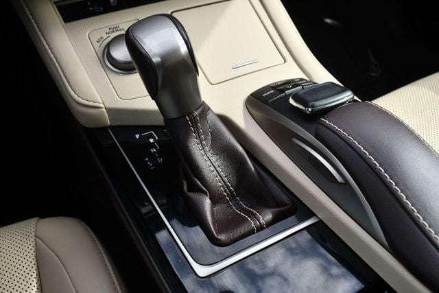 2017 Lexus ES ES 350 Sedan - 22971259 - 41