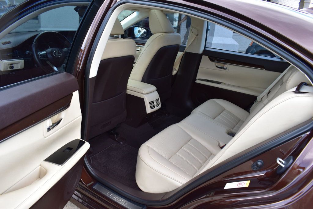 2017 Lexus ES 350 photo 21