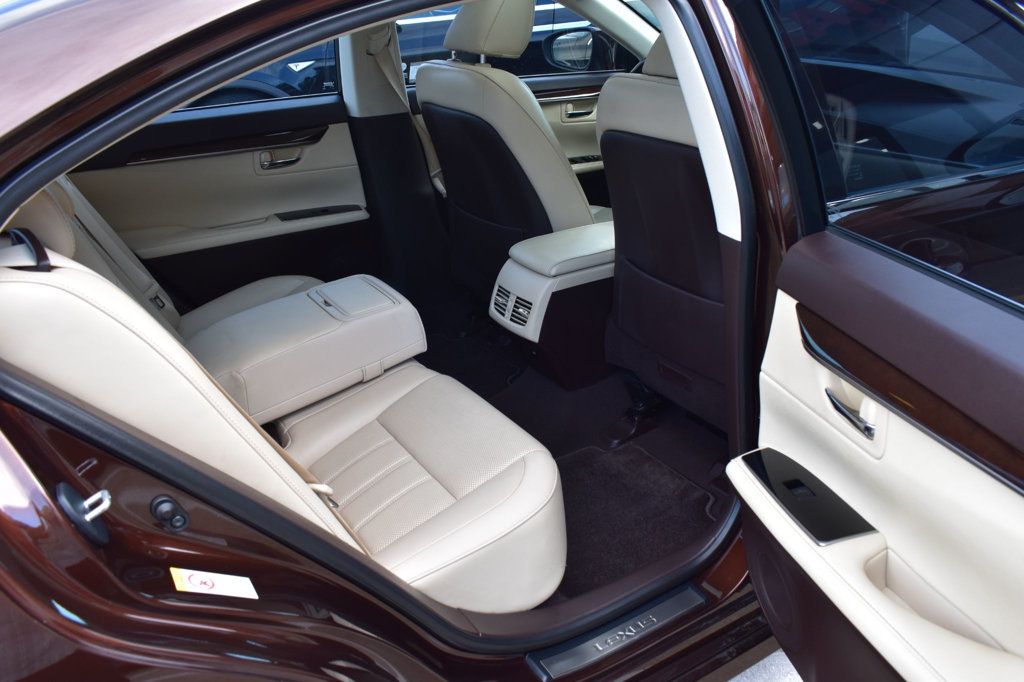 2017 Lexus ES 350 photo 23