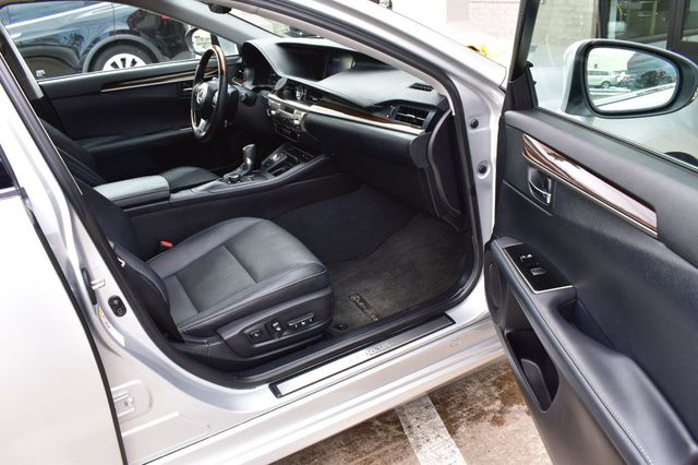 2017 Lexus ES ES 350 Sedan - 22983848 - 17