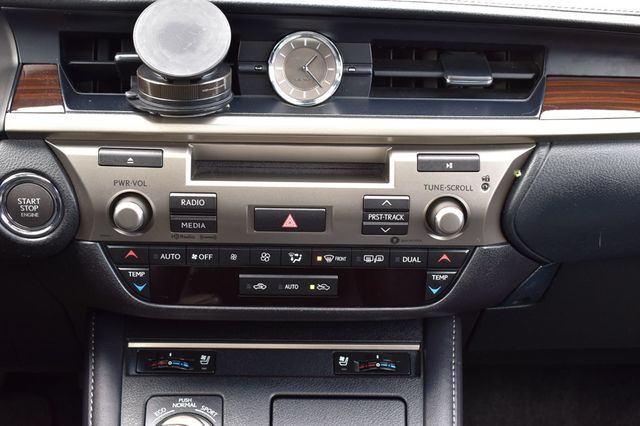 2017 Lexus ES ES 350 Sedan - 22983848 - 31