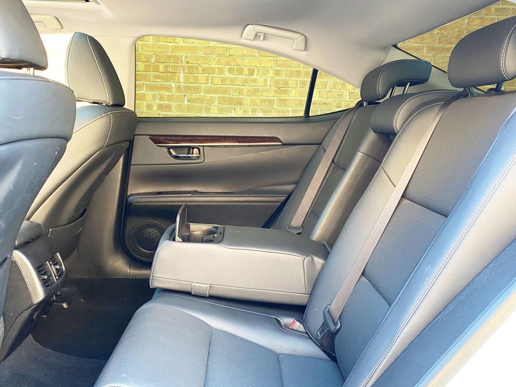 2017 Lexus ES ES 350 Sedan - 22999616 - 17