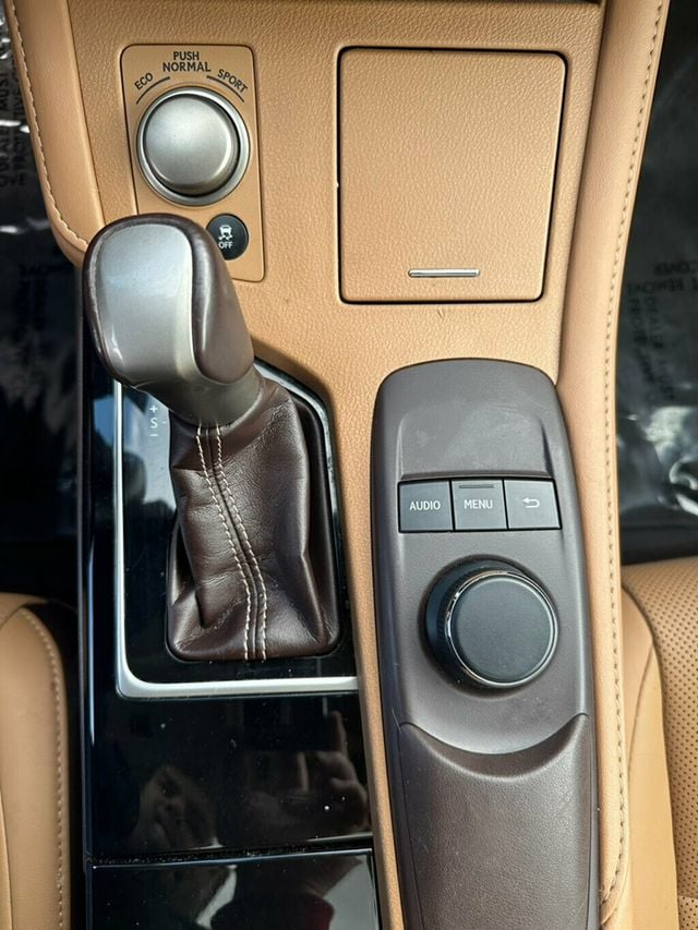 2017 Lexus ES ES 350 Sedan - 22356772 - 31