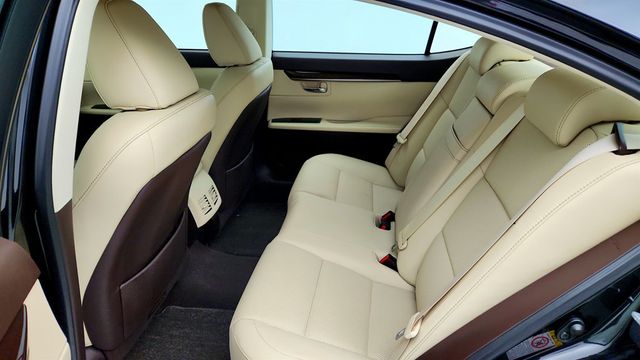 2017 Lexus ES ES 350 Sedan w/ Premium Pkg, Heated/Cooled Seats & Park Assist - 23034667 - 21