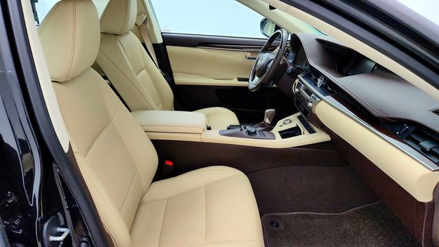 2017 Lexus ES ES 350 Sedan w/ Premium Pkg, Heated/Cooled Seats & Park Assist - 23034667 - 24