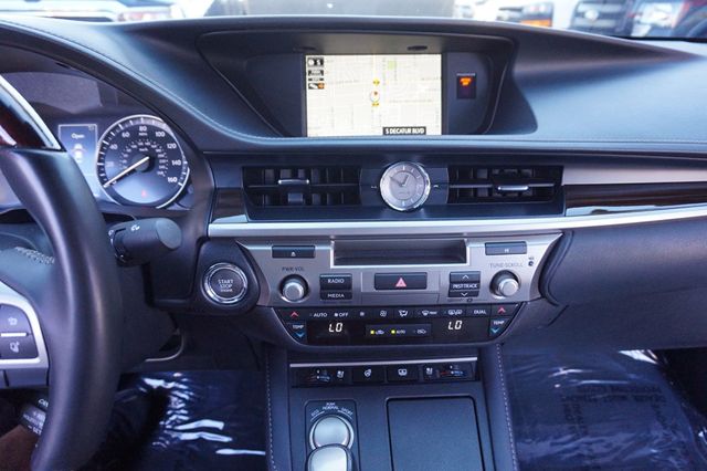 2017 Lexus ES  NAVIGATION, BACKUP CAMERA, PANORAMIC ROOF,HEATED & COOLED SEATS - 22926750 - 29