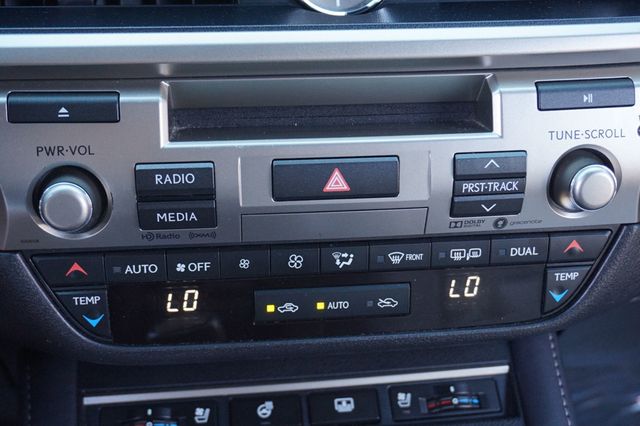 2017 Lexus ES  NAVIGATION, BACKUP CAMERA, PANORAMIC ROOF,HEATED & COOLED SEATS - 22926750 - 37