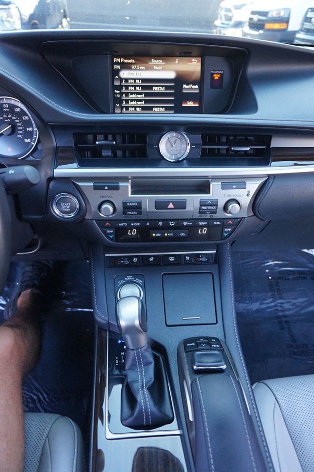 2017 Lexus ES  NAVIGATION, BACKUP CAMERA, PANORAMIC ROOF,HEATED & COOLED SEATS - 22926750 - 42