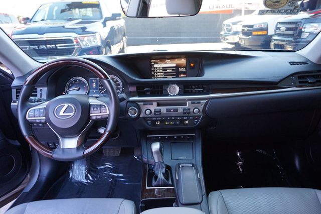 2017 Lexus ES  NAVIGATION, BACKUP CAMERA, PANORAMIC ROOF,HEATED & COOLED SEATS - 22926750 - 44