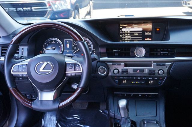 2017 Lexus ES  NAVIGATION, BACKUP CAMERA, PANORAMIC ROOF,HEATED & COOLED SEATS - 22926750 - 45