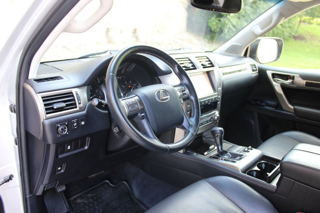 2017 Lexus GX GX 460 4WD - 23045542 - 17
