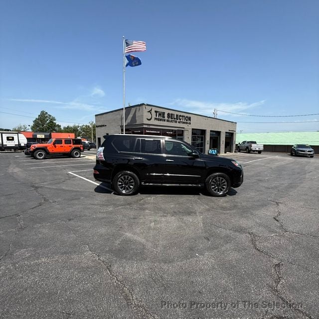 2017 Lexus GX GX460 PREMIUM 4WD W/PREMIUM PACKAGE & BLIND SPOT SYSTEM - 23040029 - 17