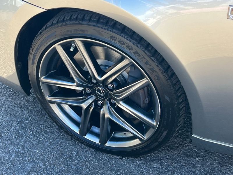 2017 Lexus IS 200t - 22950229 - 10