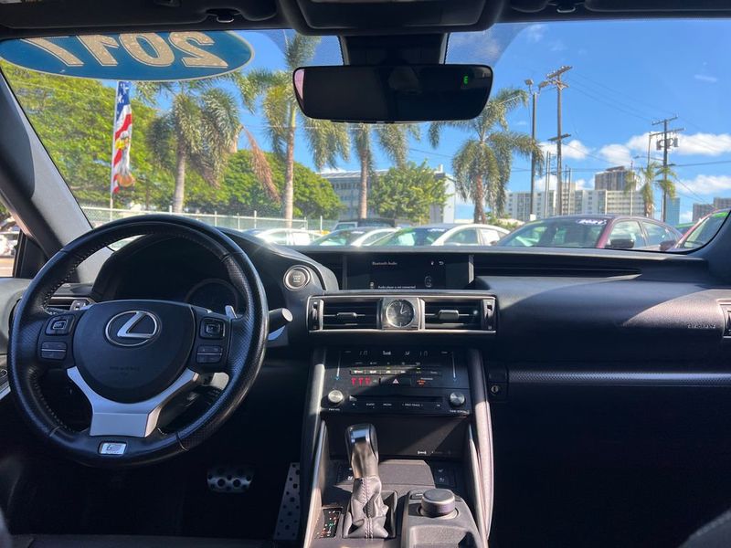 2017 Lexus IS 200t - 22950229 - 12