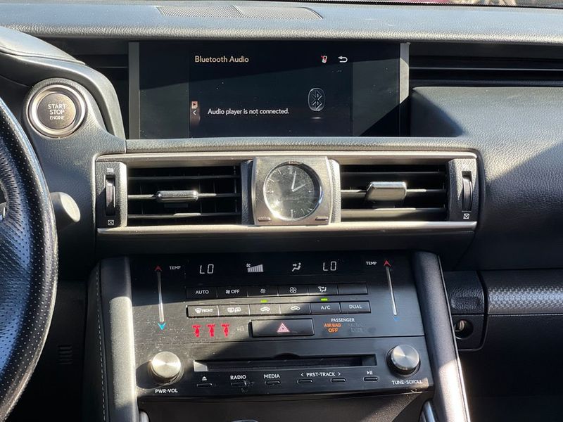 2017 Lexus IS 200t - 22950229 - 14