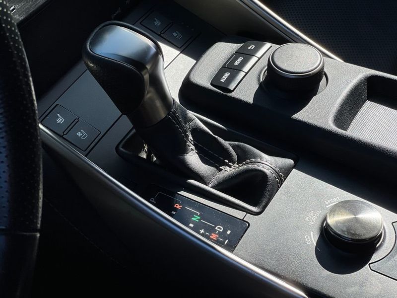 2017 Lexus IS 200t - 22950229 - 17