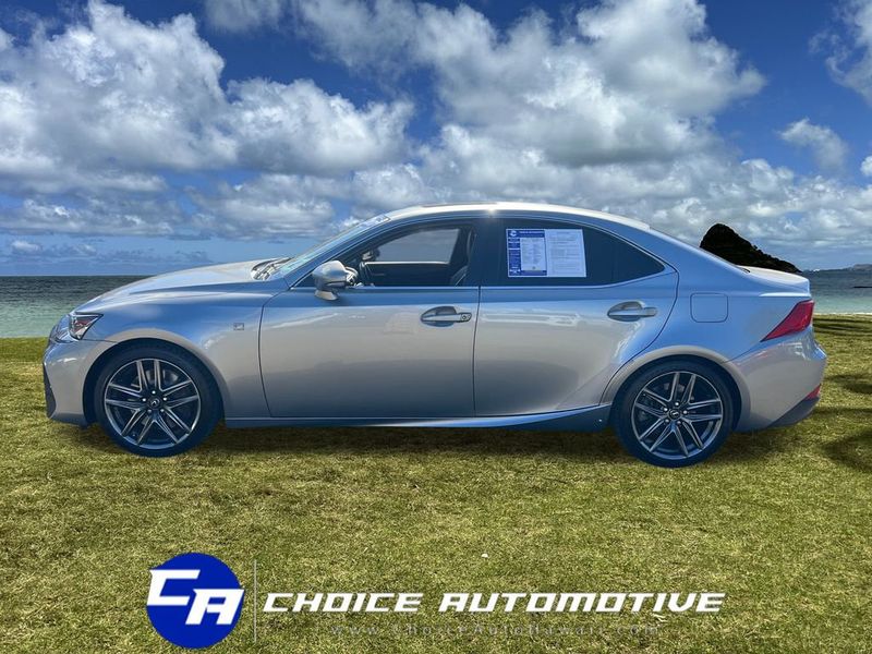 2017 Lexus IS 200t photo 3