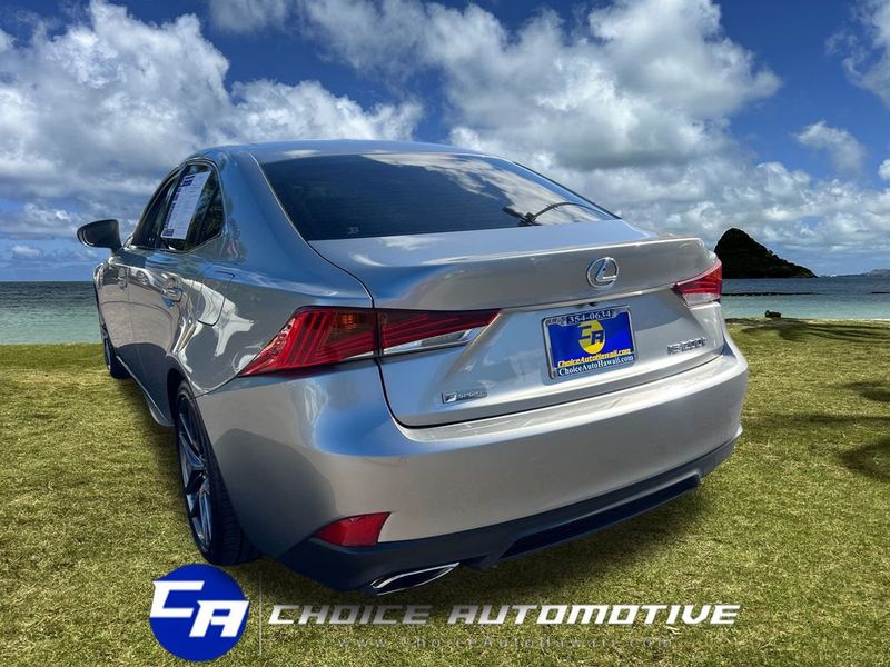 2017 Lexus IS 200t photo 4