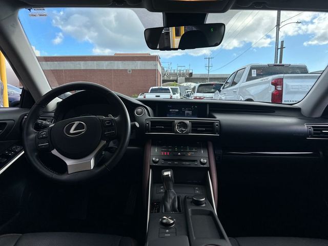 2017 Lexus IS 200t - 23004493 - 12