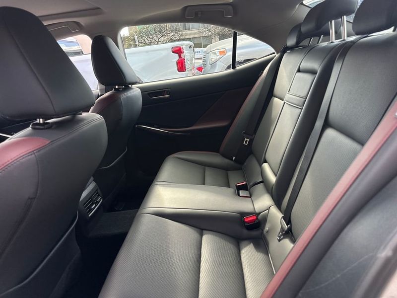 2017 Lexus IS 200t - 23004493 - 13