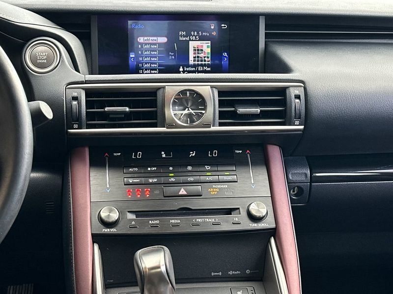 2017 Lexus IS 200t - 23004493 - 14