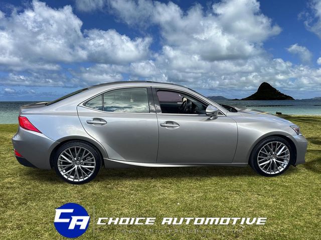 2017 Lexus IS 200t - 23004493 - 7
