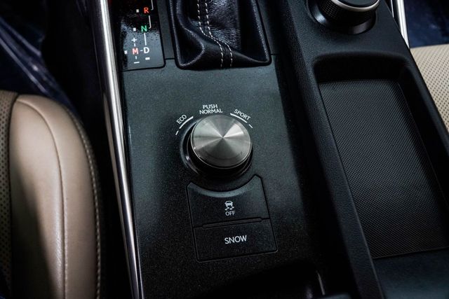 2017 Lexus IS 200t - 23007809 - 18