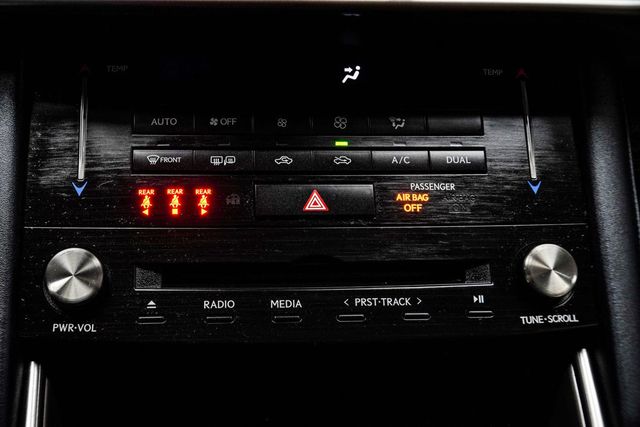 2017 Lexus IS 200t - 23007809 - 21