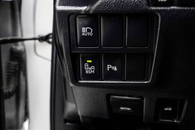 2017 Lexus IS 200t - 23007809 - 28