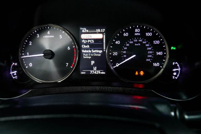 2017 Lexus IS 200t - 23007809 - 30