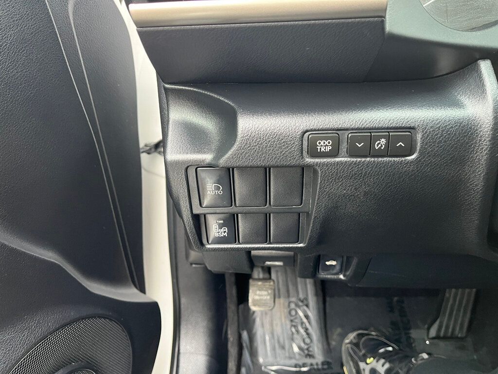 2017 Lexus IS IS 300 AWD - 22980869 - 18