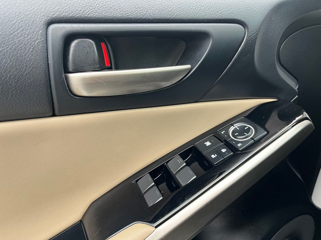 2017 Lexus IS IS 300 AWD - 22980869 - 19