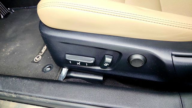 2017 Lexus IS IS Turbo w/ Navigation, Premium Pkg & Blind Spot Monitor - 23029852 - 11