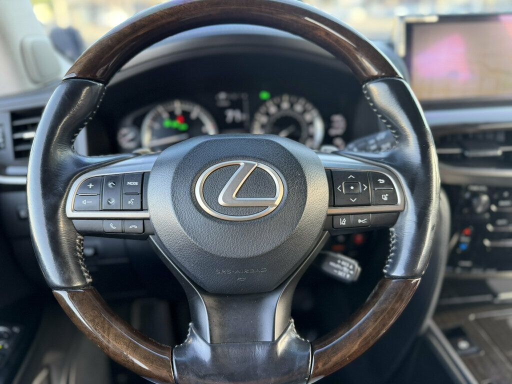 Lexus LX photo 10