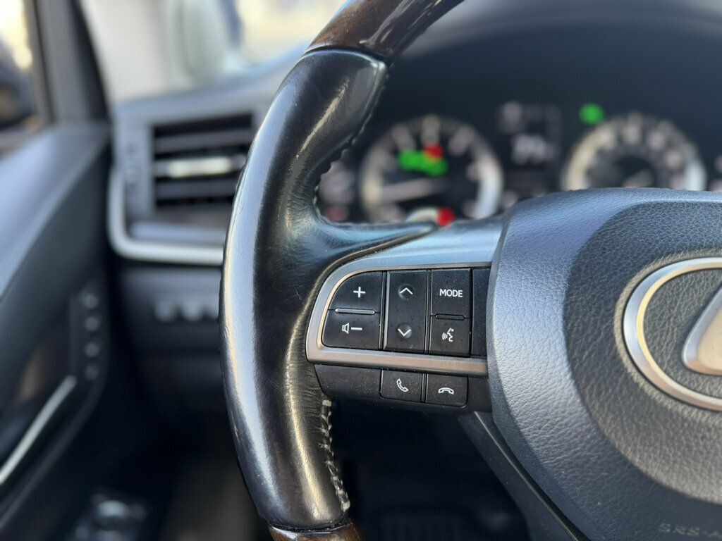 Lexus LX photo 11