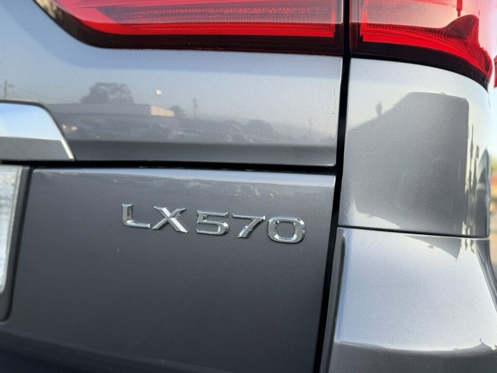 Lexus LX photo 26