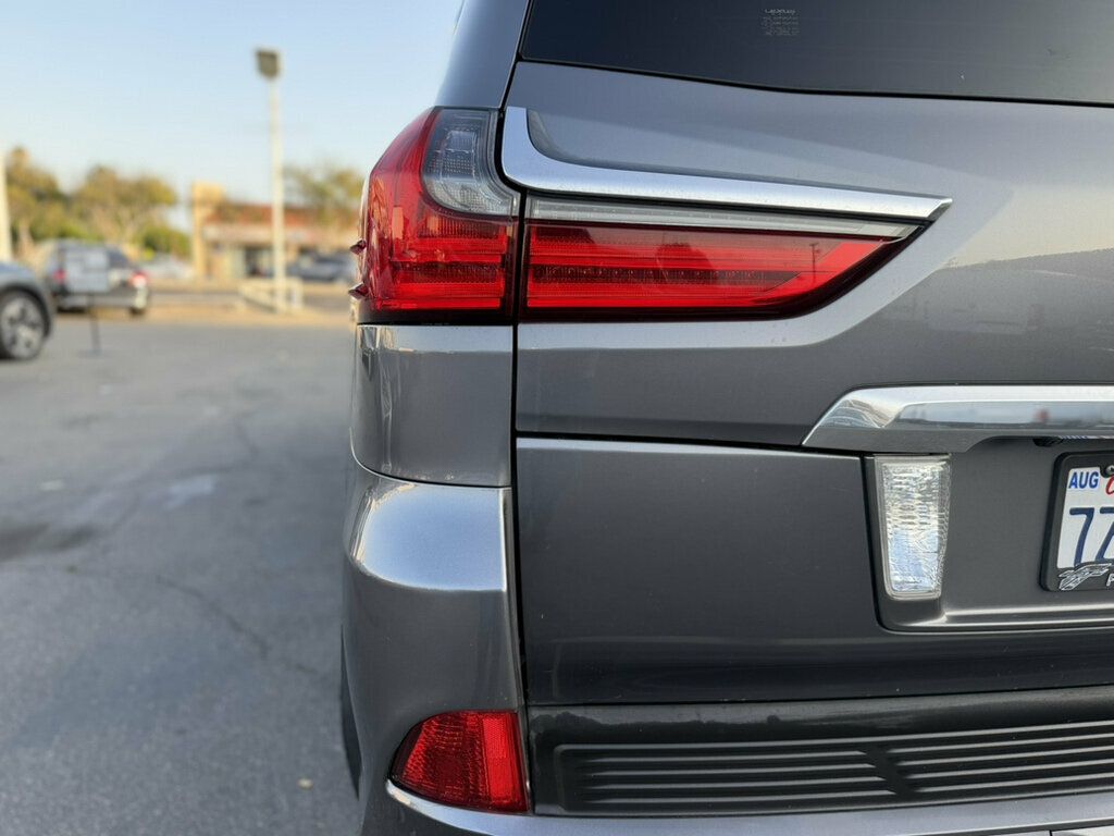 Lexus LX photo 28