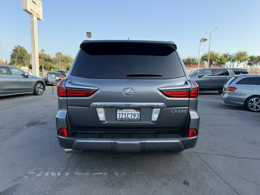 Lexus LX photo 5