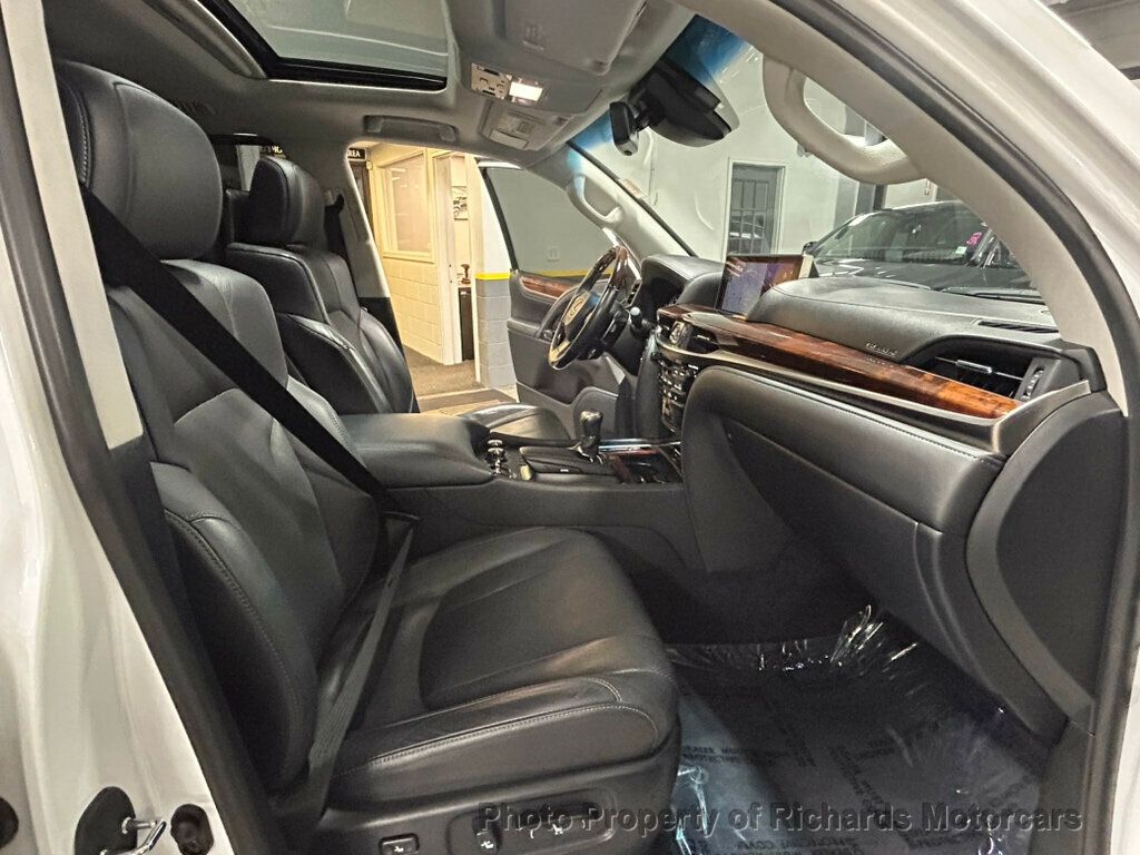 2017 Lexus LX  - 22957573 - 24