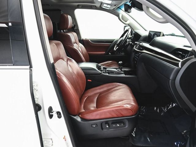 2017 Lexus LX 570 - 23017093 - 34