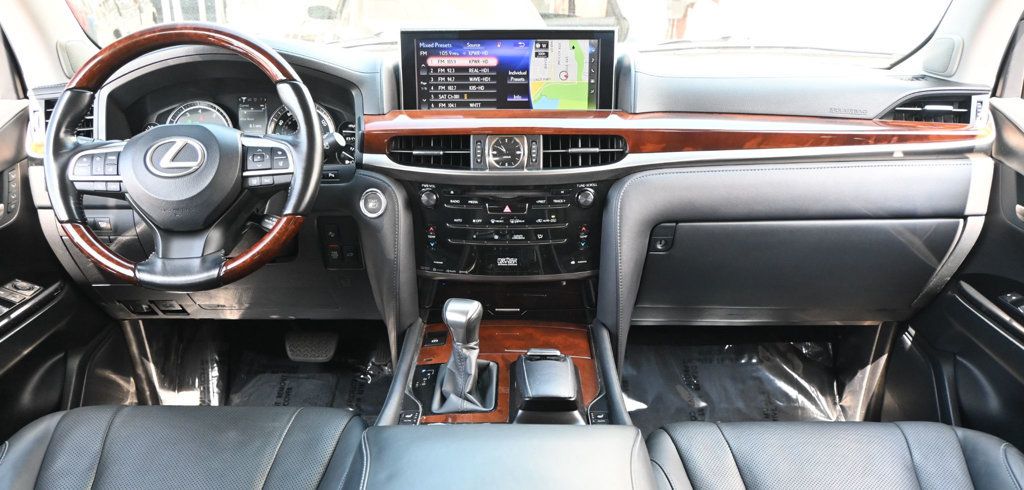 Lexus LX photo 11