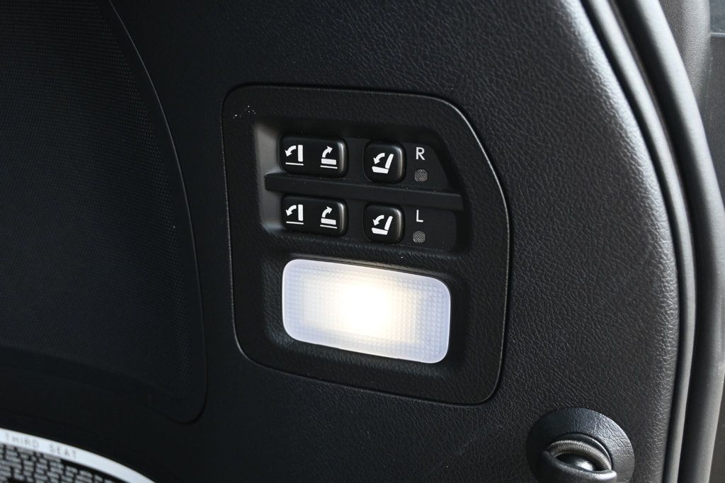 Lexus LX photo 25