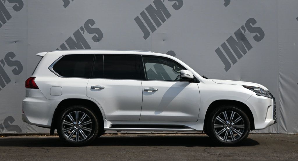 Lexus LX photo 4
