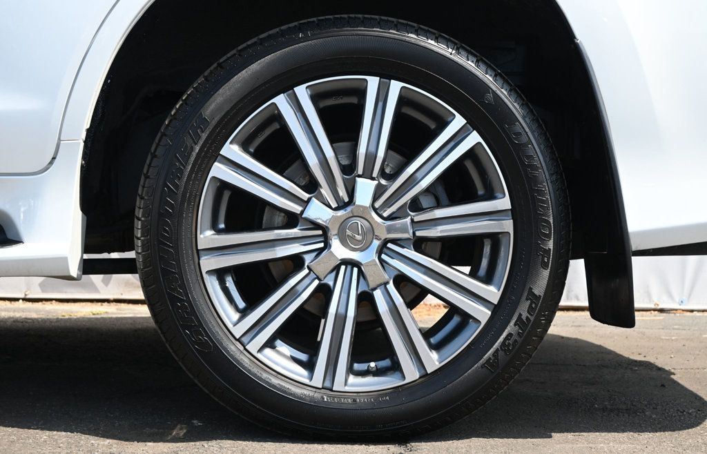 Lexus LX photo 9