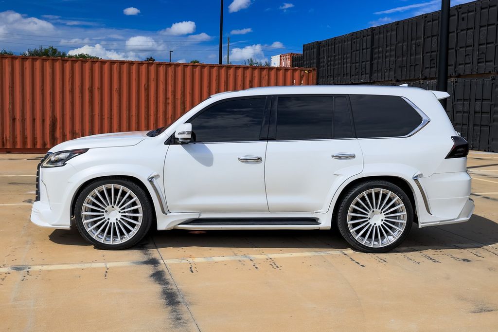 2017 Lexus LX 570 photo 2