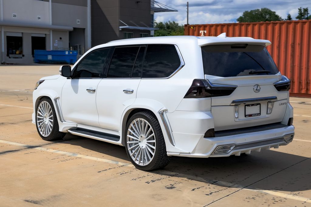 2017 Lexus LX 570 photo 4