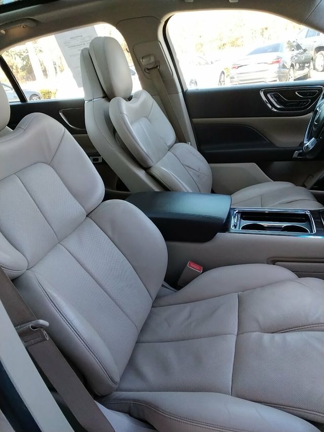 2017 Lincoln Continental Reserve AWD - 22986351 - 9